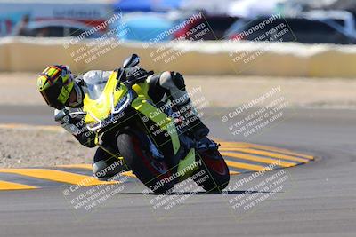 media/Oct-09-2022-SoCal Trackdays (Sun) [[95640aeeb6]]/Turn 2 (1110am)/